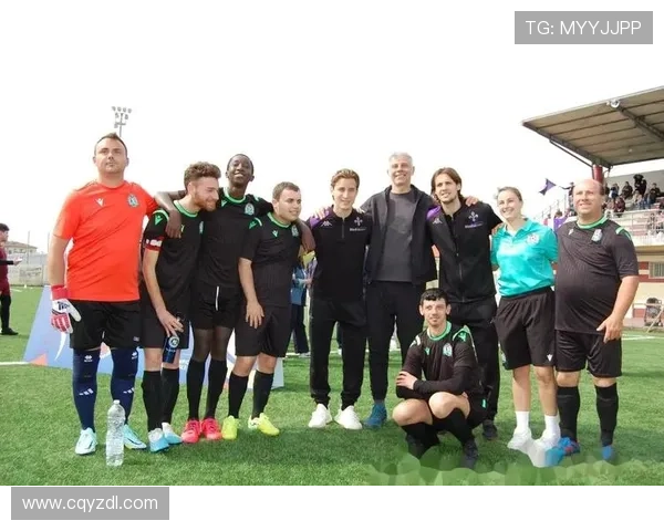 全球足球明星同框合影展现各国足球魅力与团结精神 全球足球明星同框合影展现各国足球魅力与团结精神